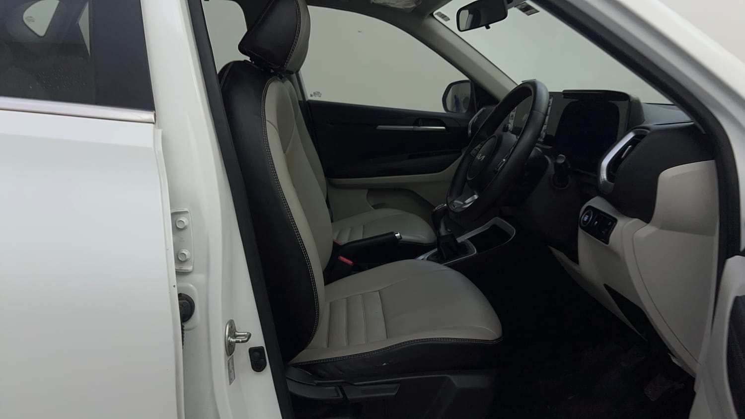 Used 2022 Kia Sonet HTX 1.5 Diesel Manual interior RIGHT SIDE FRONT DOOR CABIN VIEW