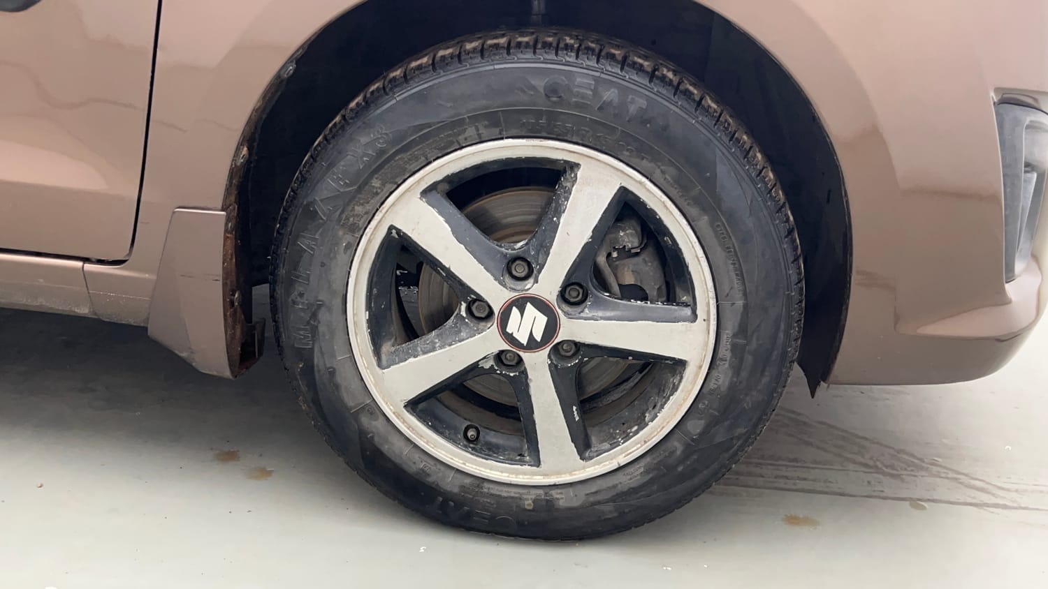 Used 2013 Maruti Suzuki Ertiga Vxi Petrol Manual tyres RIGHT FRONT TYRE RIM VIEW