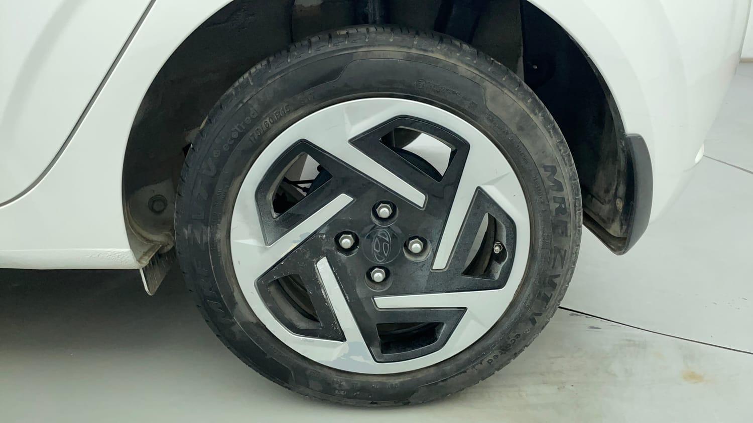 Used 2023 Hyundai Grand i10 Nios Sportz 1.2 Kappa VTVT CNG Cng Manual tyres LEFT REAR TYRE RIM VIEW