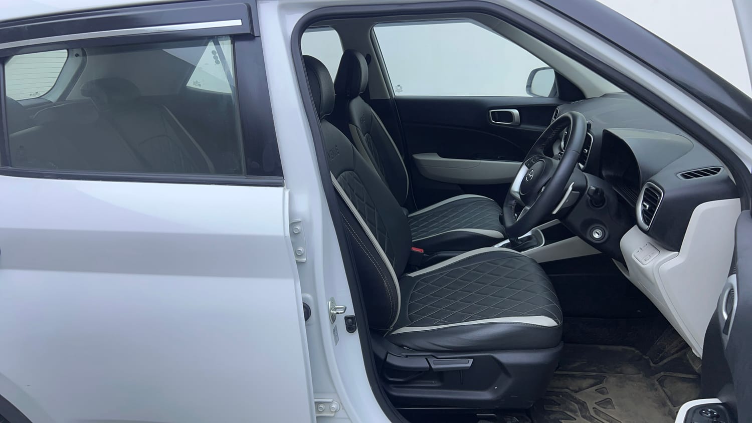 Used 2024 Hyundai Venue S (O) 1.0 Turbo DCT Petrol Automatic interior RIGHT SIDE FRONT DOOR CABIN VIEW