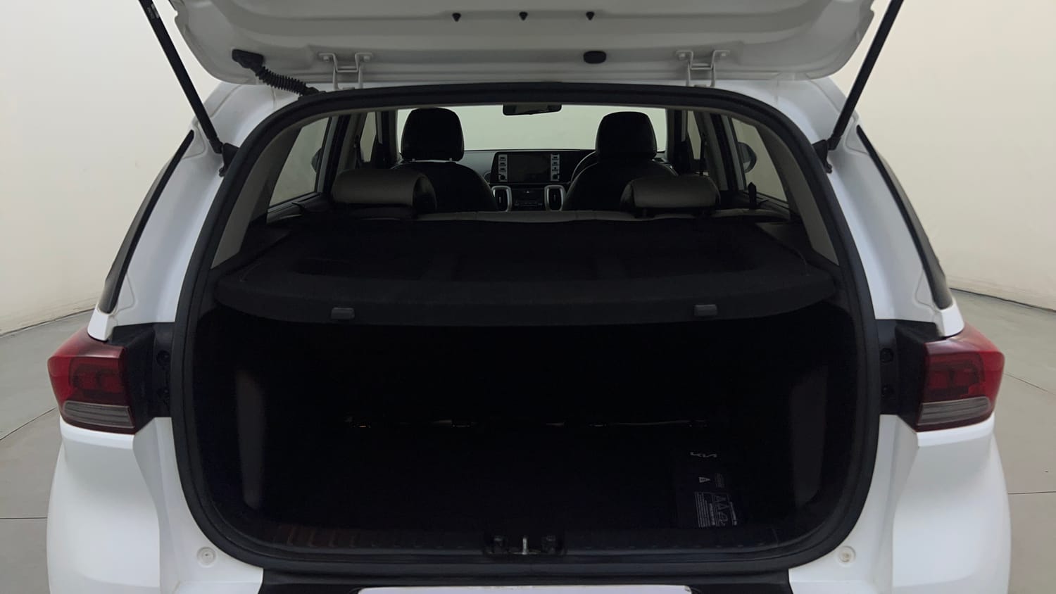 Used 2022 Kia Sonet HTX 1.5 Diesel Manual interior DICKY INSIDE VIEW