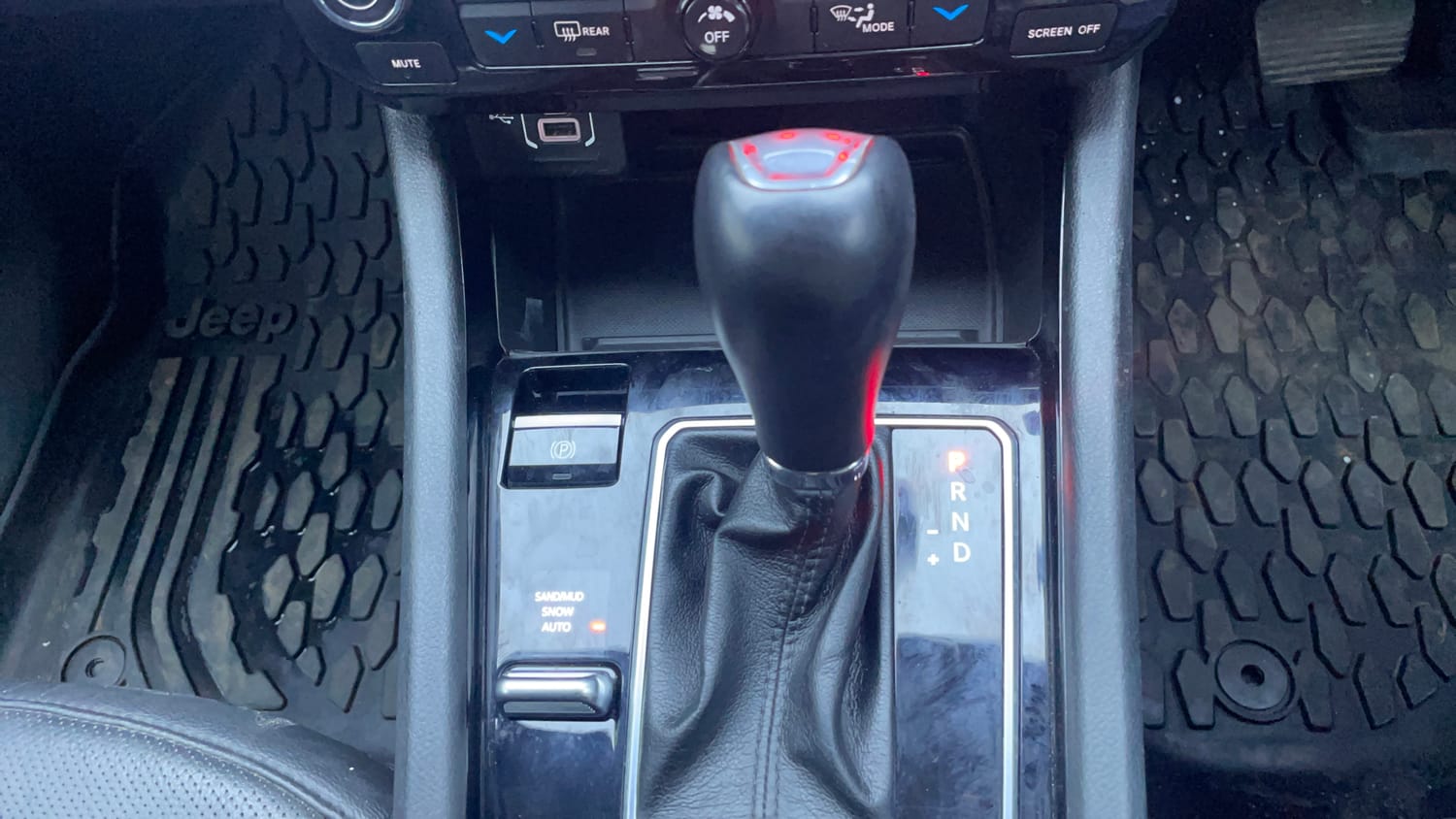 Used 2022 Jeep Compass Model S (O) Diesel 4x4 AT Diesel Automatic interior GEAR  KNOB VIEW