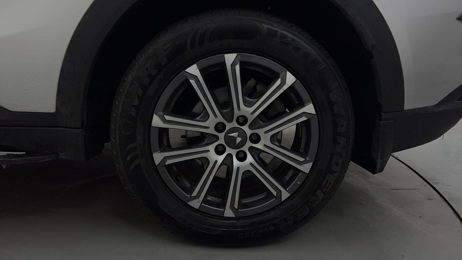 Used 2021 Mahindra XUV700 AX 7 Petrol AT 7 STR Petrol Automatic tyres LEFT REAR TYRE RIM VIEW