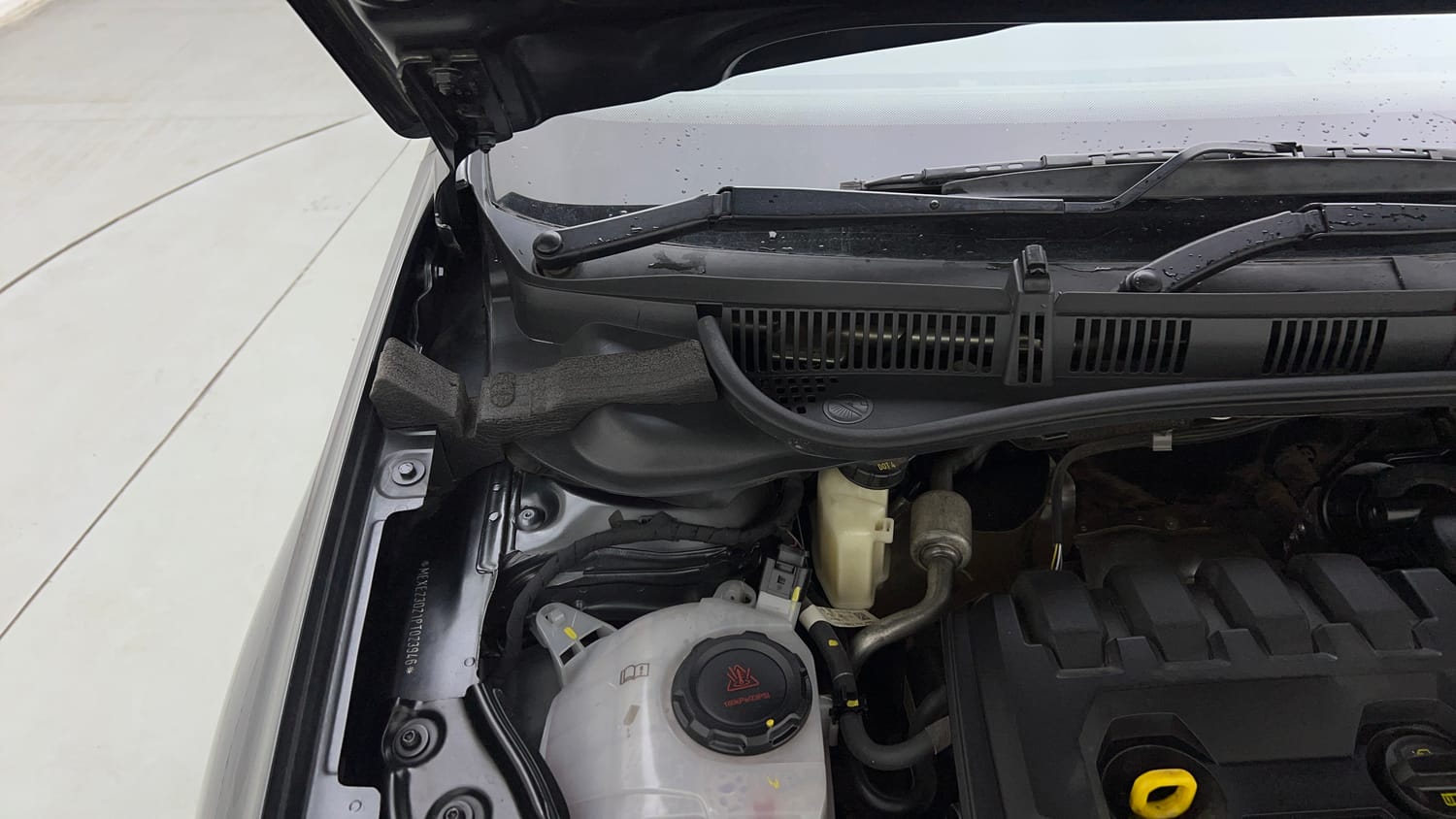 Used 2023 Volkswagen Virtus GT Plus 1.5 TSI EVO DSG Petrol Automatic engine ENGINE RIGHT SIDE HINGE & APRON VIEW