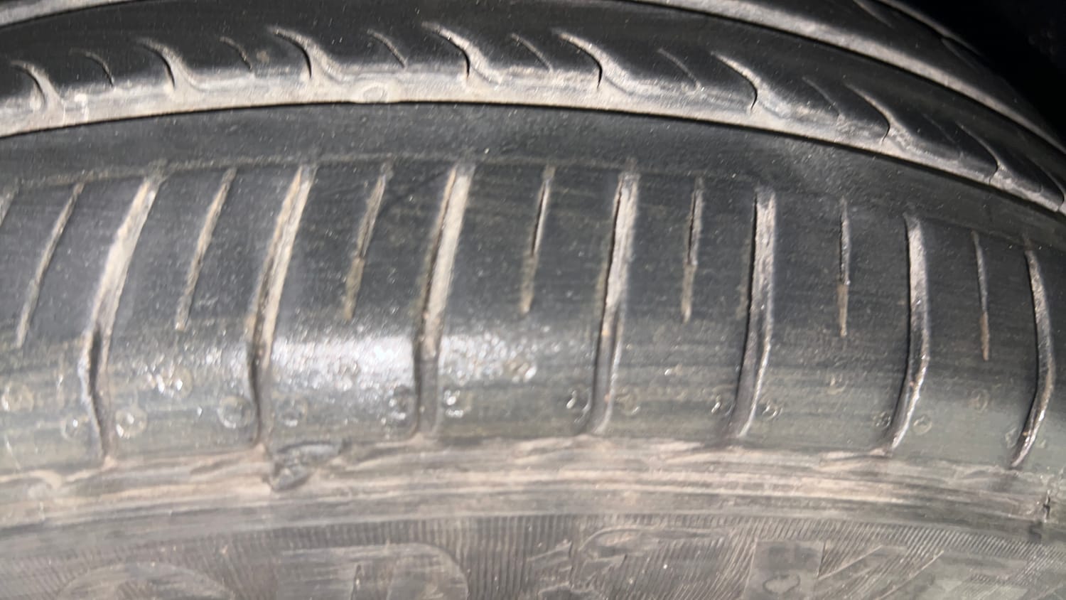 Used 2017 Volkswagen Polo Highline1.2L (P) Petrol Manual tyres RIGHT FRONT TYRE TREAD VIEW