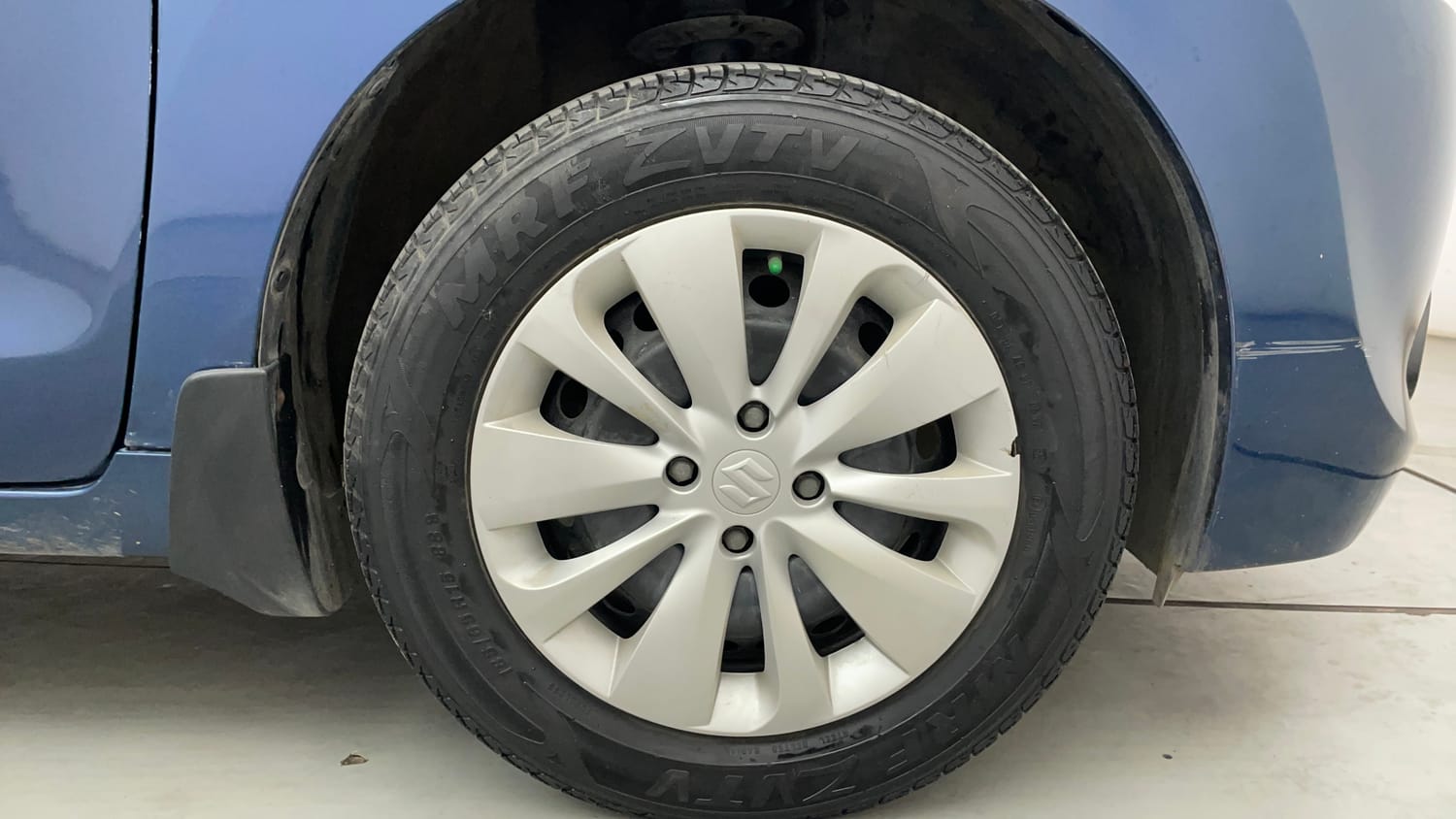 Used 2017 Maruti Suzuki Baleno Delta 1.2 Petrol Manual tyres RIGHT FRONT TYRE RIM VIEW
