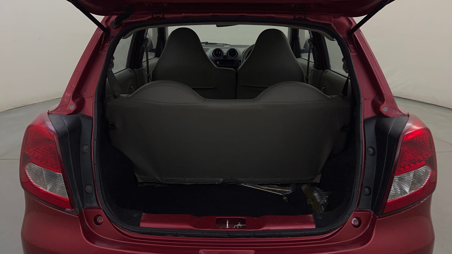Used 2016 Datsun GO A Petrol Manual interior DICKY INSIDE VIEW
