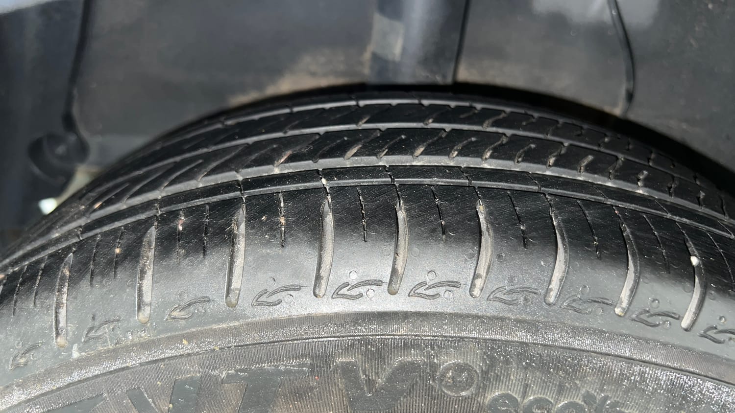 Used 2023 Hyundai Aura SX 1.2 (O) Petrol Petrol Manual tyres RIGHT REAR TYRE TREAD VIEW