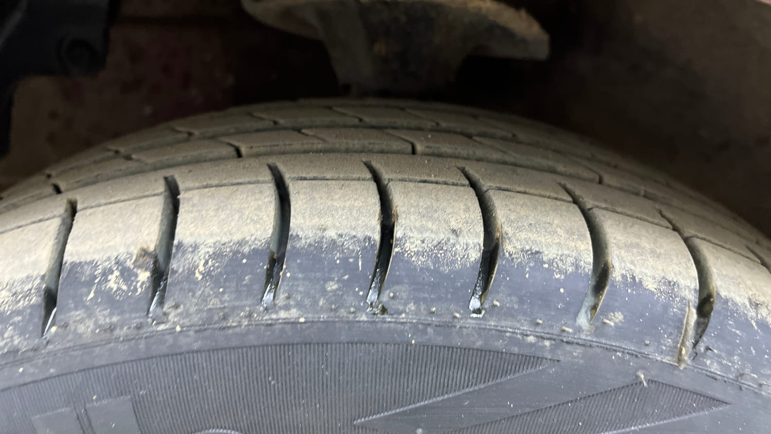 Used 2014 Hyundai Eon Magna Petrol Manual tyres LEFT FRONT TYRE TREAD VIEW