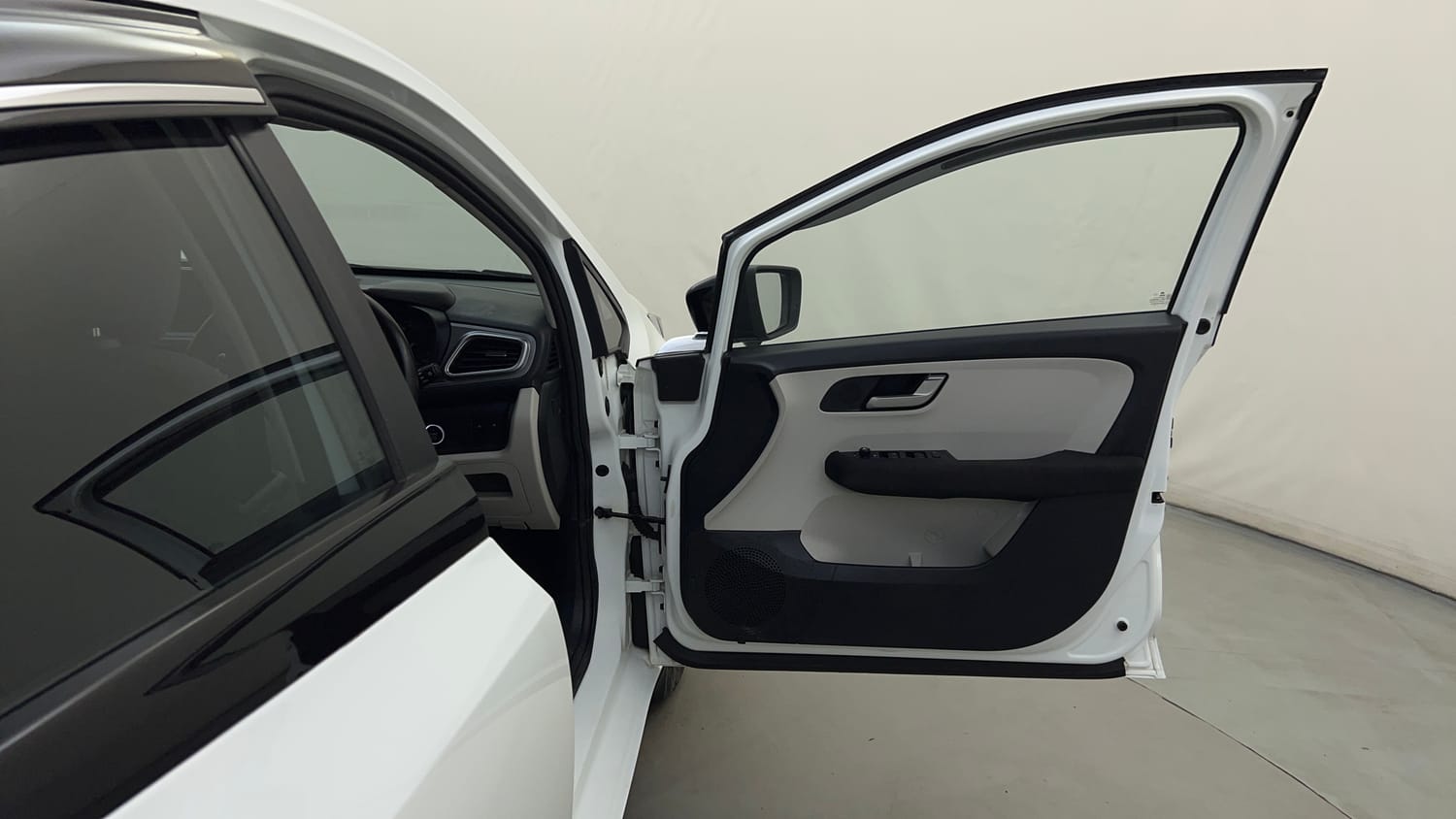 Used 2024 Tata Altroz XZA Plus (S) Petrol Automatic interior RIGHT FRONT DOOR OPEN VIEW