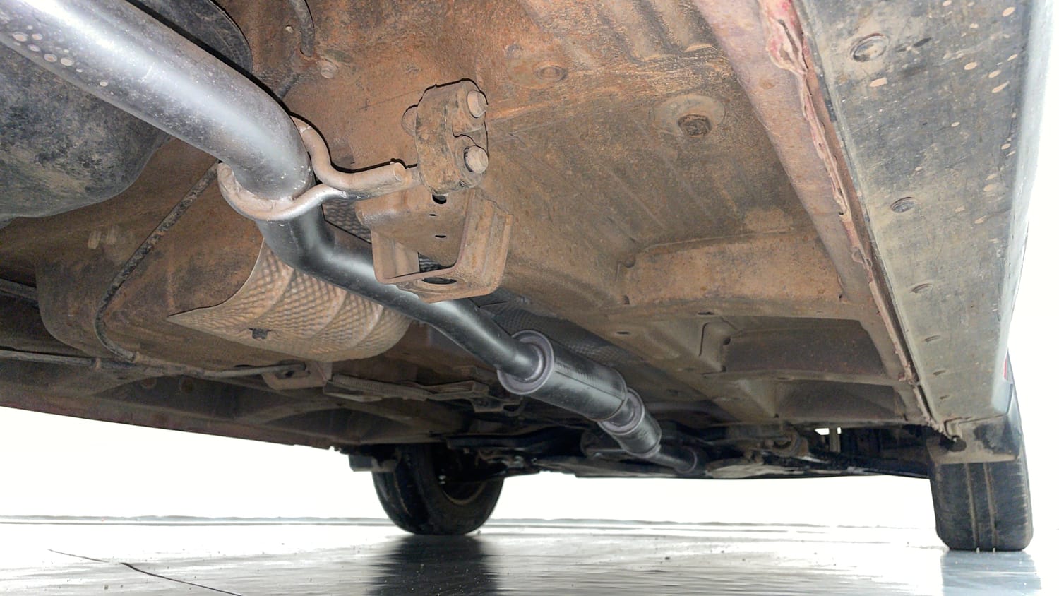 Used 2016 Mahindra KUV100 K4 6 STR Petrol Manual extra REAR RIGHT UNDERBODY VIEW