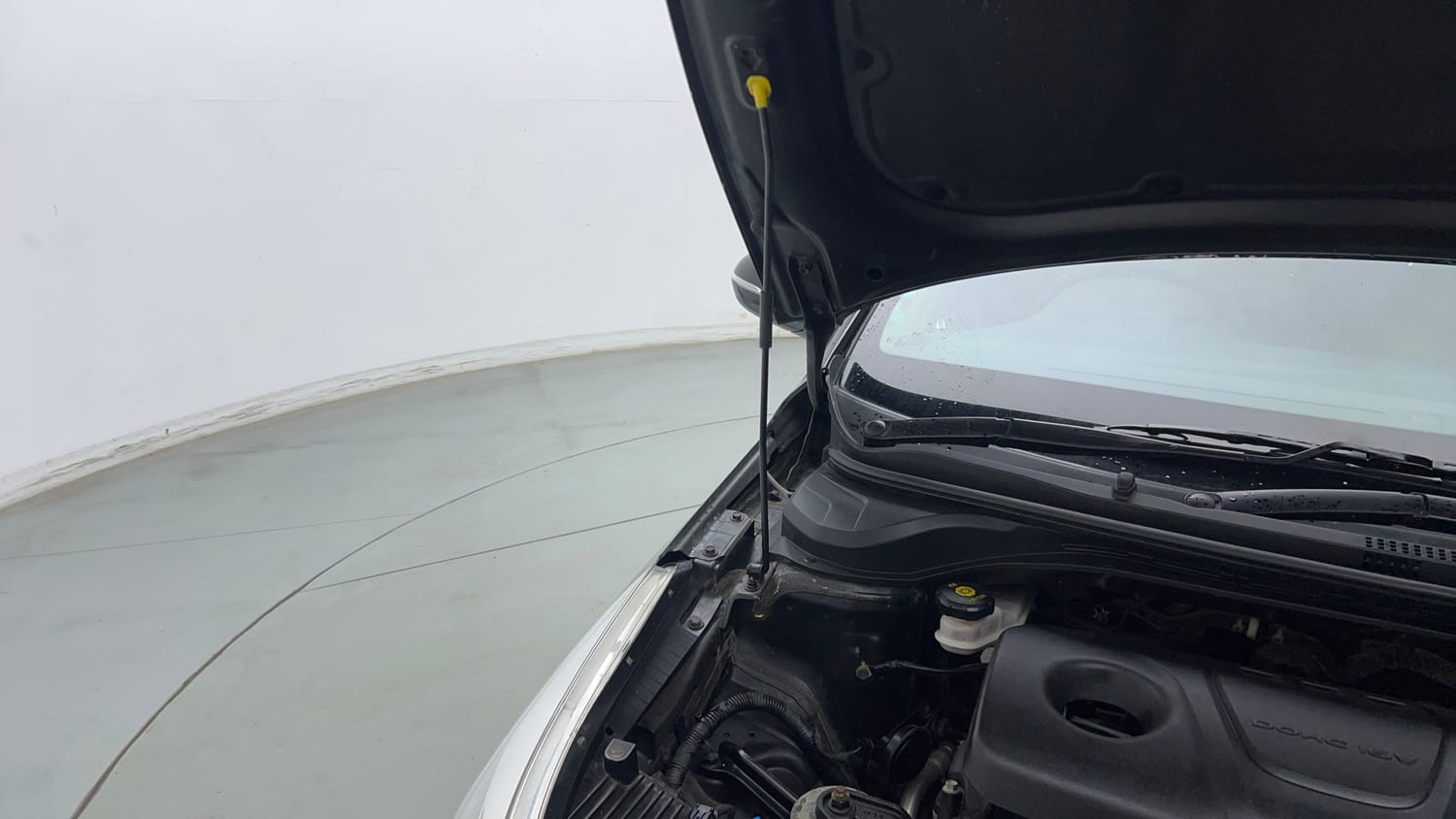 Used 2019 Hyundai Verna SX (O)1.6 VTVT Petrol Manual engine ENGINE RIGHT SIDE HINGE & APRON VIEW