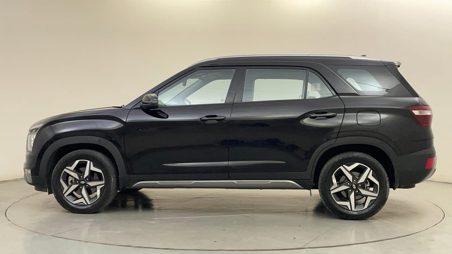 Used 2023 Hyundai Alcazar Prestige 7 STR 1.5 Diesel Diesel Manual exterior LEFT SIDE VIEW