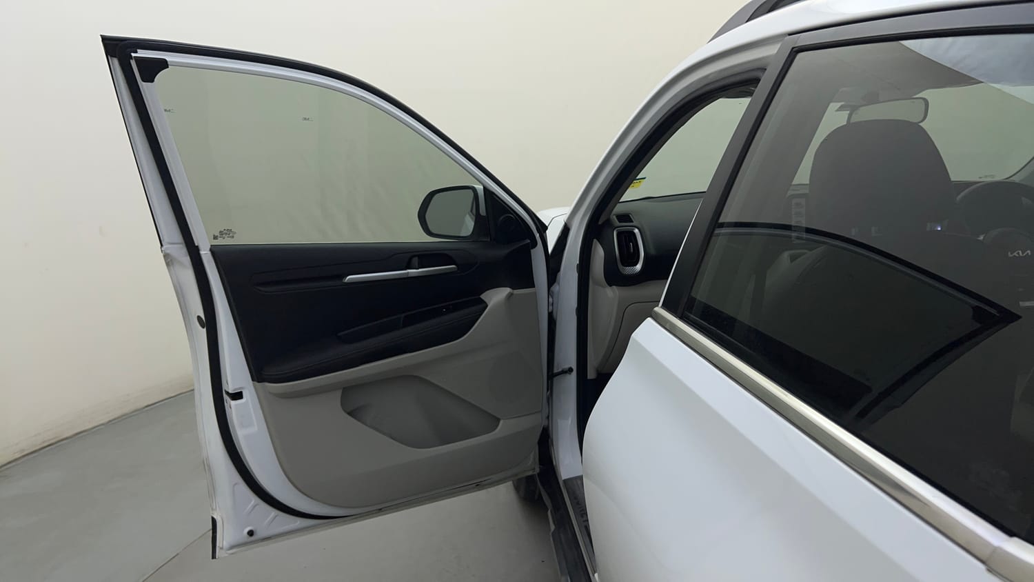 Used 2022 Kia Sonet HTX 1.5 Diesel Manual interior LEFT FRONT DOOR OPEN VIEW