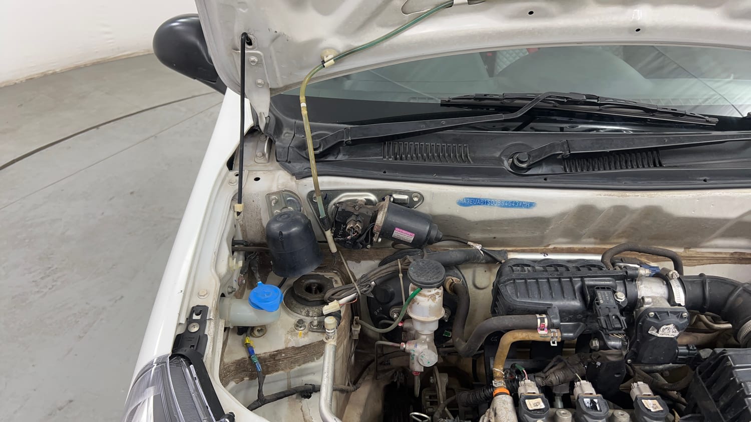 Used 2018 Maruti Suzuki Alto 800 LXi Petrol Manual engine ENGINE RIGHT SIDE HINGE & APRON VIEW
