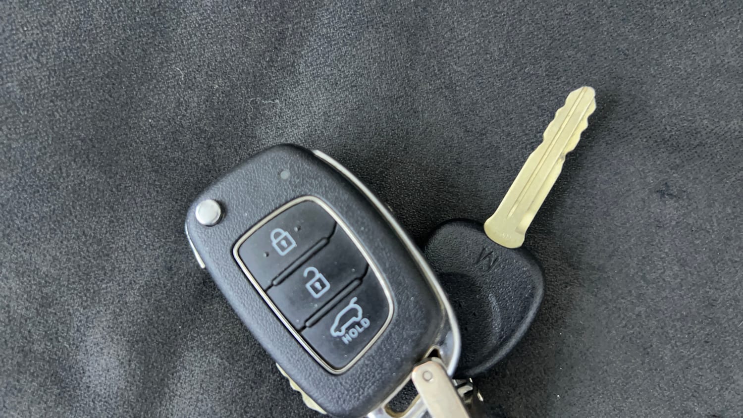 Used 2024 Hyundai Venue S (O) 1.0 Turbo DCT Petrol Automatic extra CAR KEY VIEW