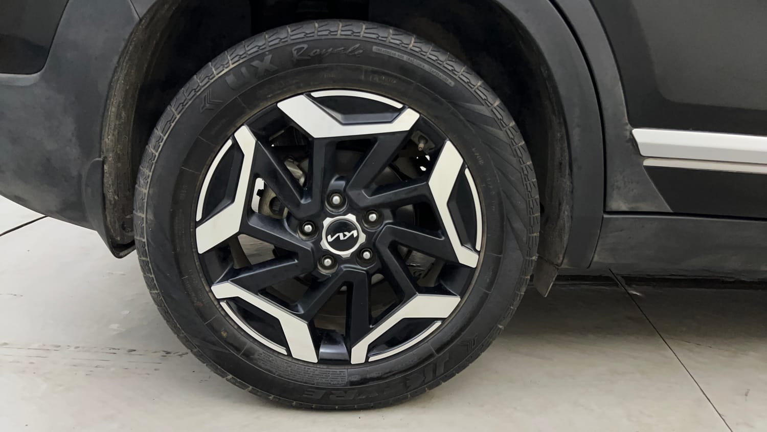 Used 2023 kia Seltos HTX 1.5 IVT Petrol Automatic tyres RIGHT REAR TYRE RIM VIEW