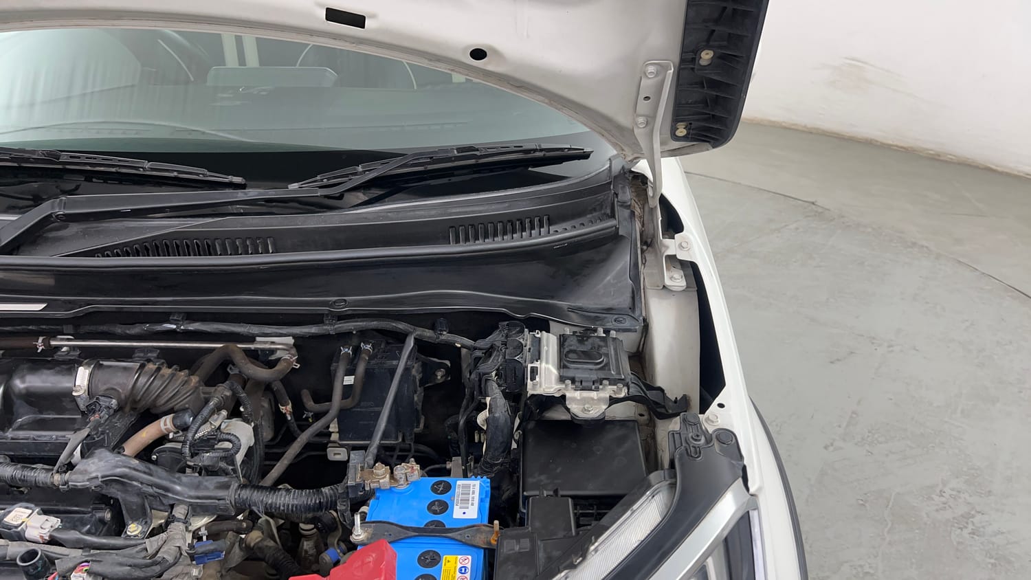 Used 2022 Maruti Suzuki Ignis Zeta 1.2 MT Petrol Manual engine ENGINE LEFT SIDE HINGE & APRON VIEW