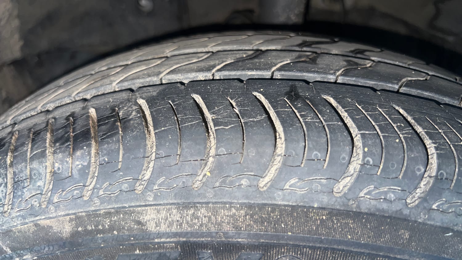 Used 2018 Honda Amaze 1.2 V CVT Petrol Petrol Automatic tyres LEFT FRONT TYRE TREAD VIEW
