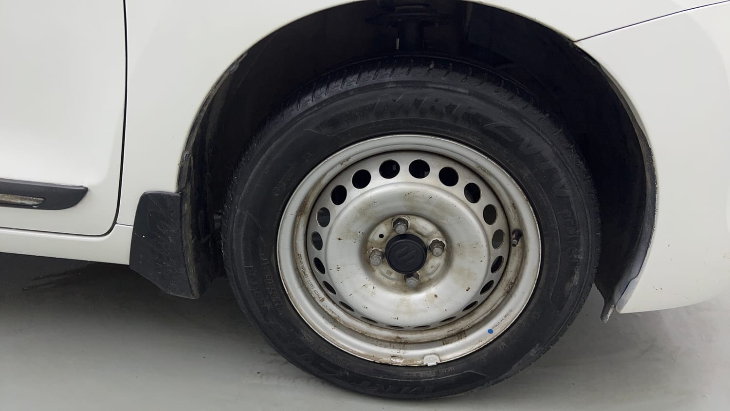 Used 2021 Maruti Suzuki Baleno Sigma Petrol Manual tyres RIGHT FRONT TYRE RIM VIEW