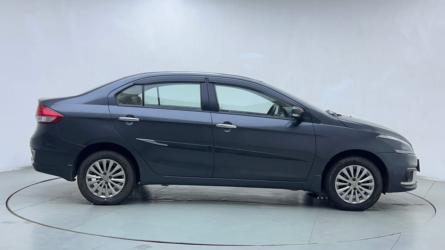 Used 2022 Maruti Suzuki Ciaz Zeta 1.5 Petrol Manual exterior RIGHT SIDE VIEW