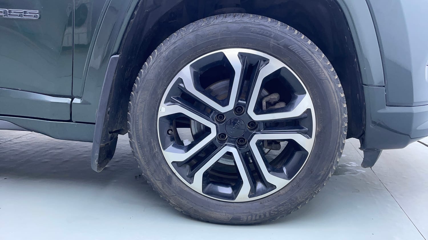 Used 2022 Jeep Compass Model S (O) Diesel 4x4 AT Diesel Automatic tyres RIGHT FRONT TYRE RIM VIEW