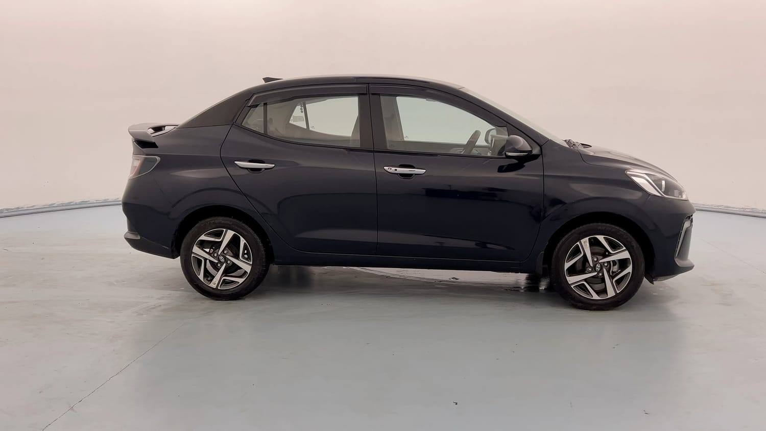 Used 2023 Hyundai Aura SX 1.2 (O) Petrol Petrol Manual exterior RIGHT SIDE VIEW