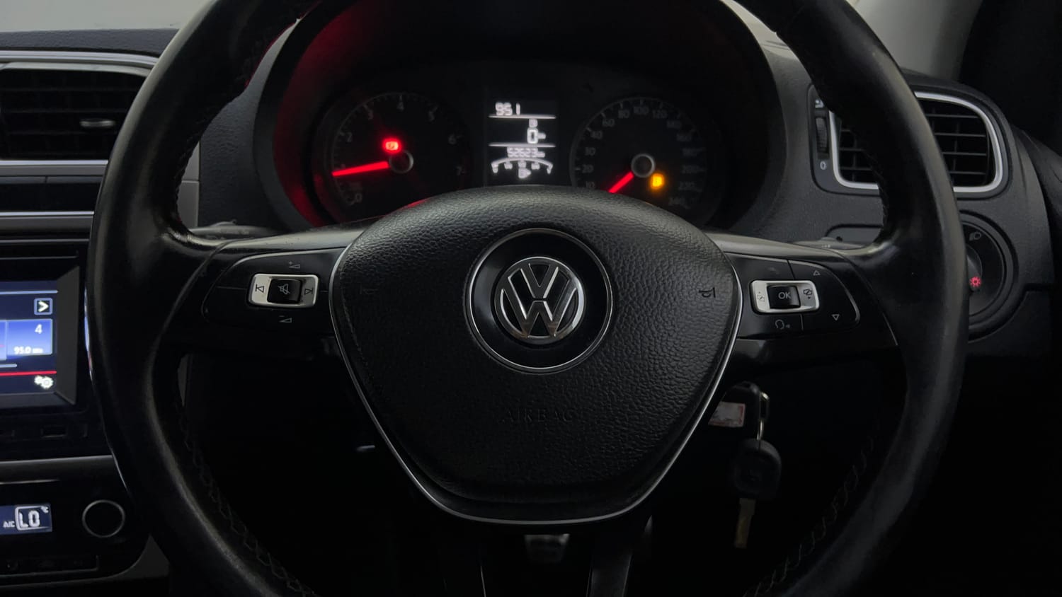 Used 2017 Volkswagen Polo Highline1.2L (P) Petrol Manual top_features Airbags