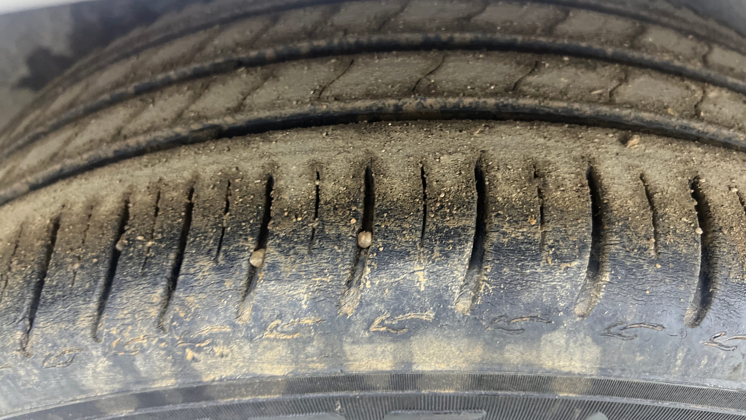 Used 2023 Skoda Slavia Ambition 1.0L TSI AT Petrol Automatic tyres RIGHT REAR TYRE TREAD VIEW