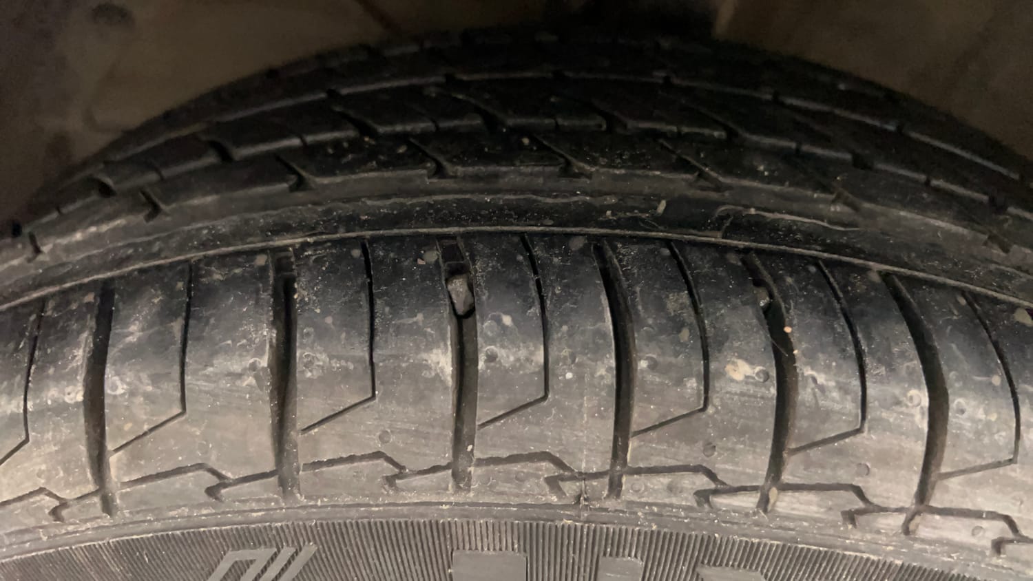 Used 2017 Maruti Suzuki Baleno Alpha 1.2 Petrol Manual tyres LEFT FRONT TYRE TREAD VIEW