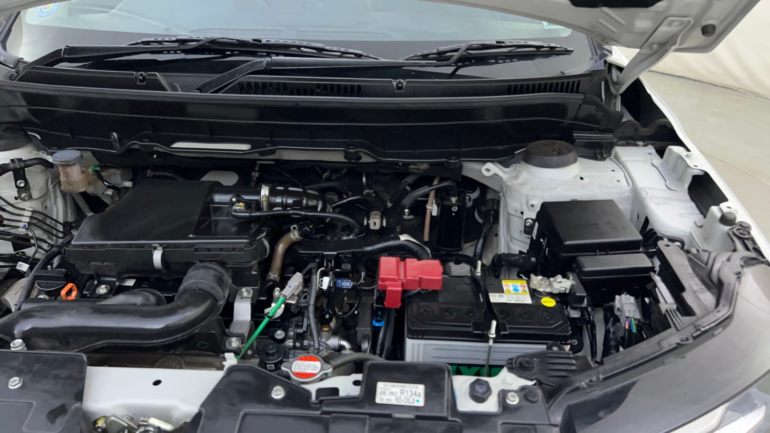 Used 2025 Maruti Suzuki Brezza Vxi AT Petrol Automatic engine ENGINE LEFT SIDE HINGE & APRON VIEW