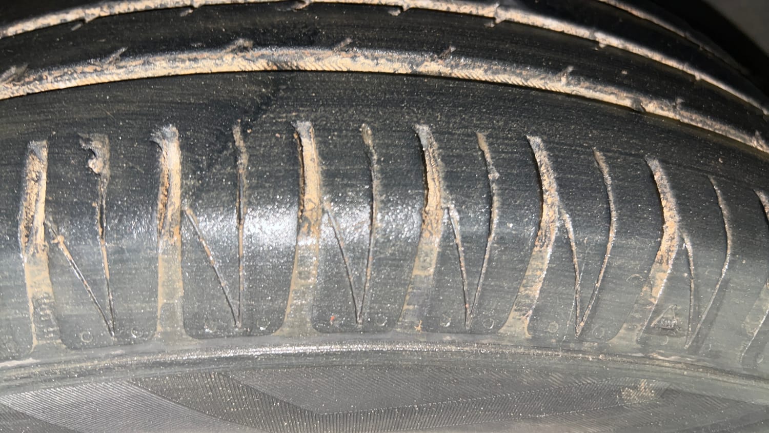 Used 2022 Kia Sonet HTX 1.5 Diesel Manual tyres RIGHT FRONT TYRE TREAD VIEW