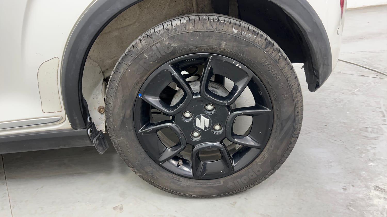 Used 2022 Maruti Suzuki Ignis Zeta 1.2 MT Petrol Manual tyres LEFT REAR TYRE RIM VIEW