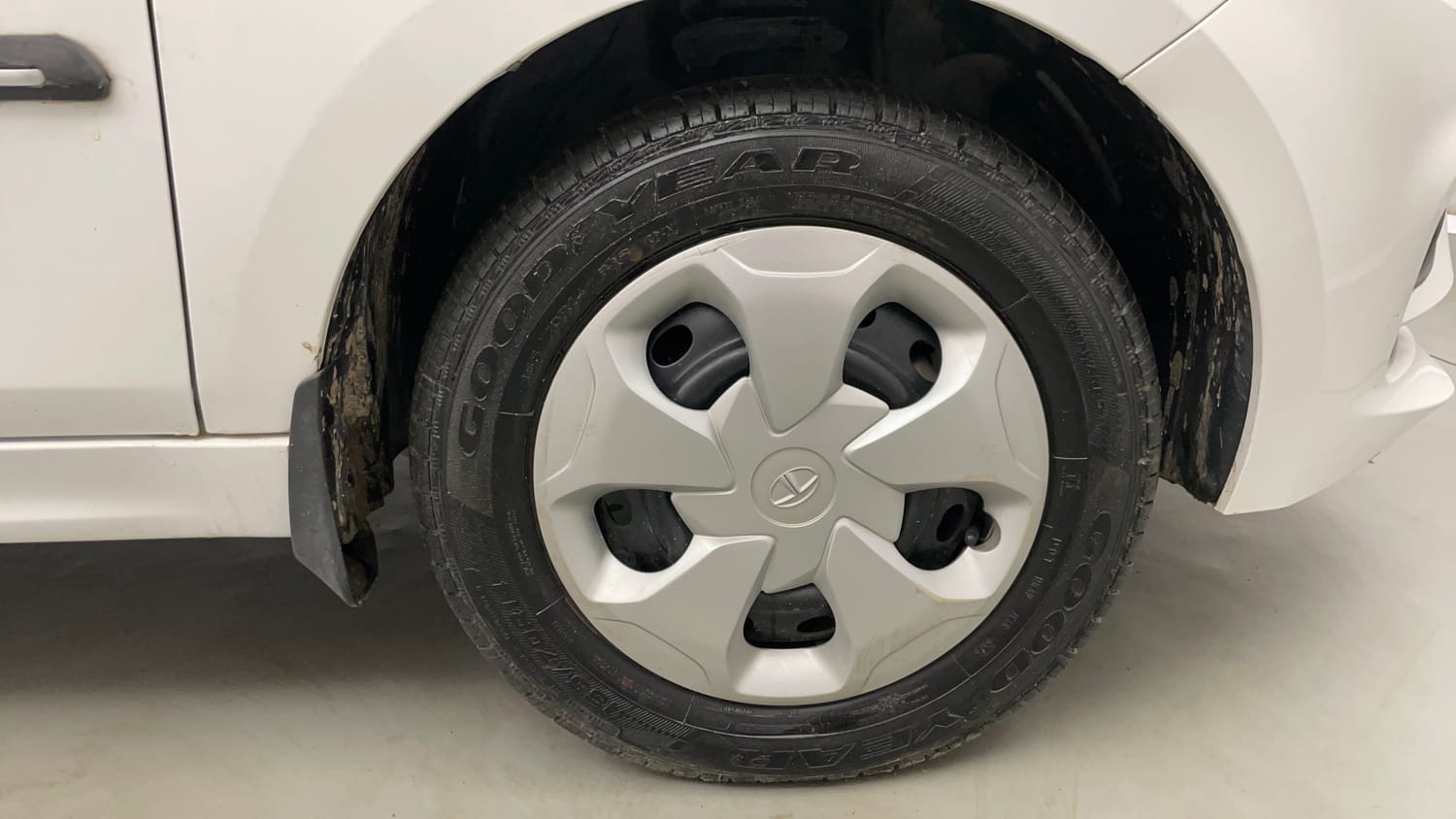 Used 2022 Tata Tiago XT Petrol Manual tyres RIGHT FRONT TYRE RIM VIEW