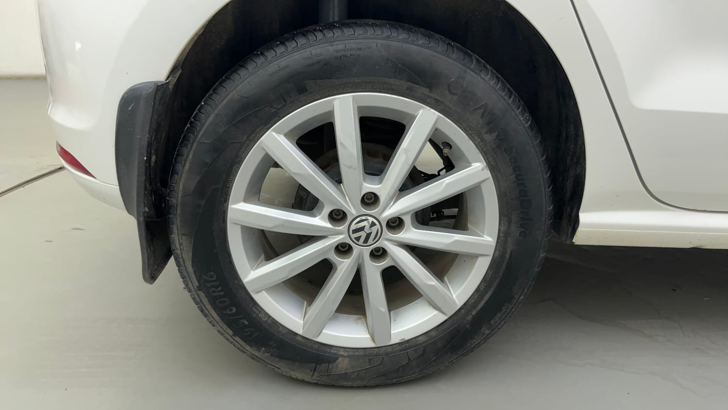 Used 2017 Volkswagen Polo GT TSI Petrol Automatic tyres RIGHT REAR TYRE RIM VIEW