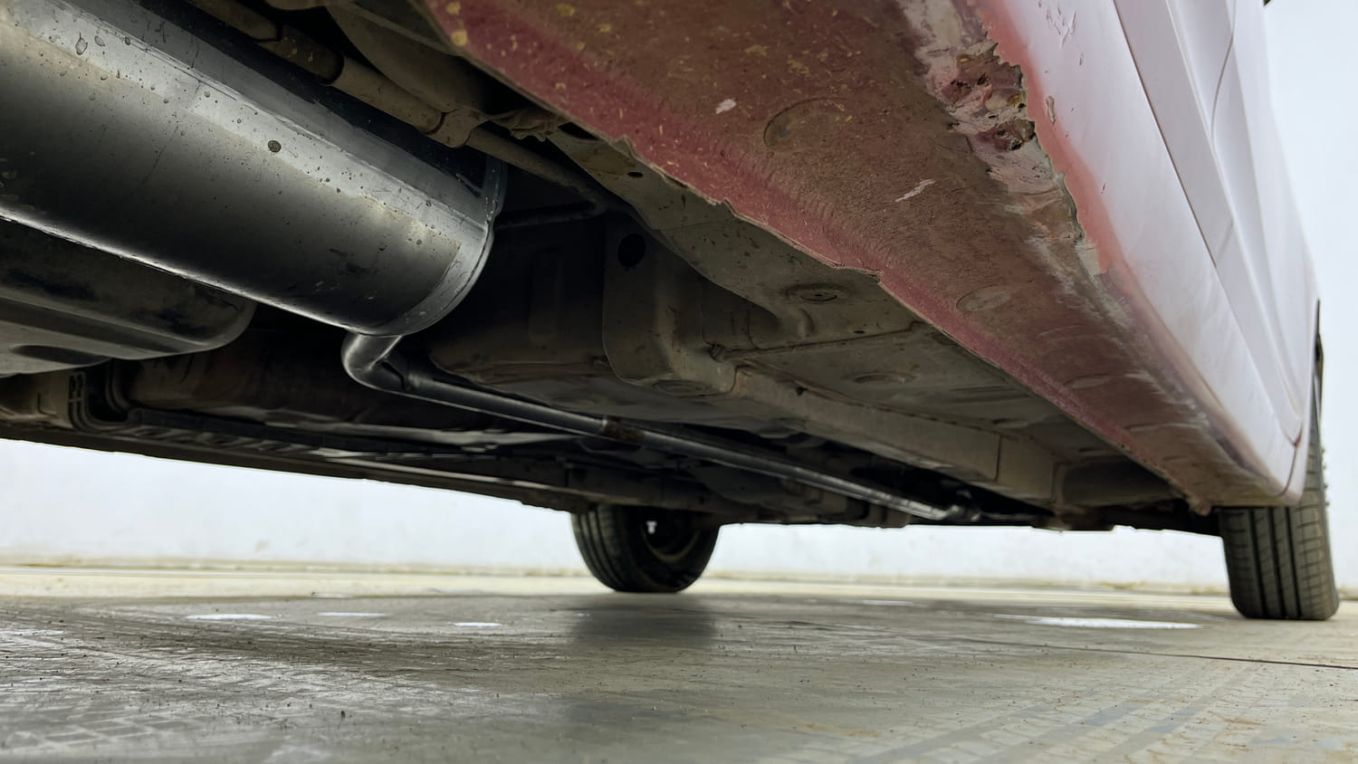 Used 2014 Hyundai Eon Magna Petrol Manual extra REAR RIGHT UNDERBODY VIEW