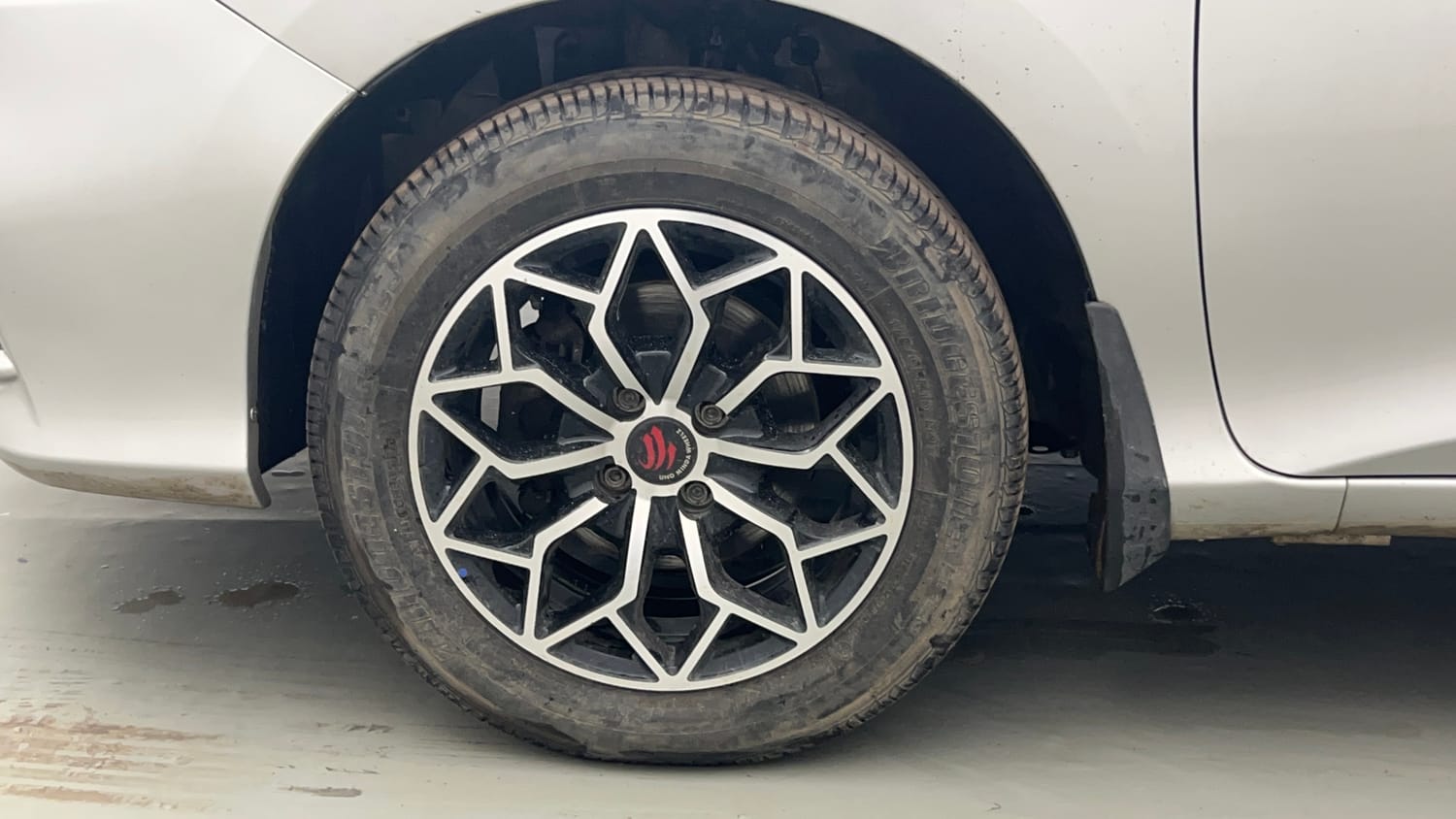 Used 2017 Honda City S Petrol Petrol Manual tyres LEFT FRONT TYRE RIM VIEW