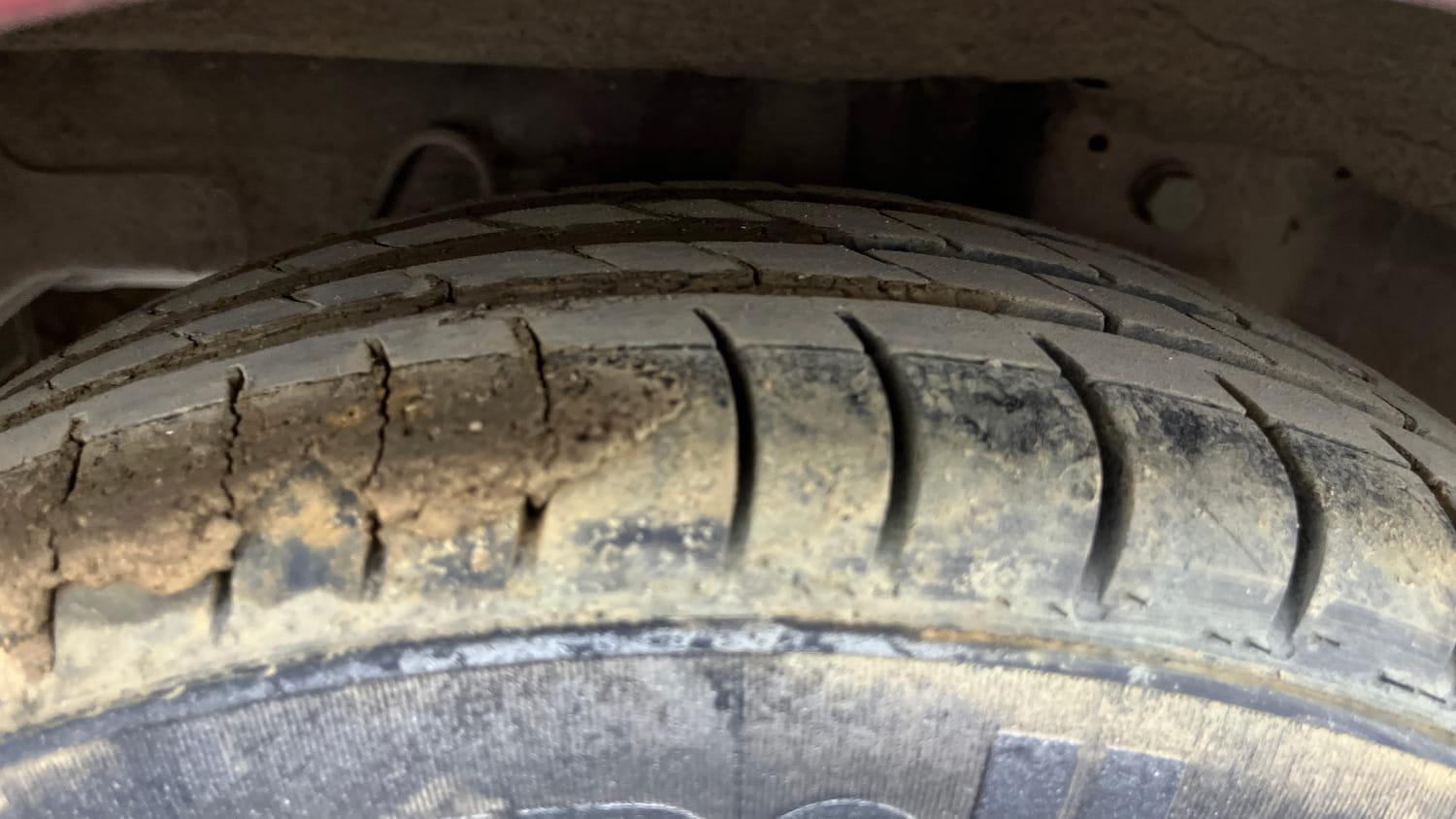 Used 2014 Hyundai Eon Magna Petrol Manual tyres RIGHT REAR TYRE TREAD VIEW