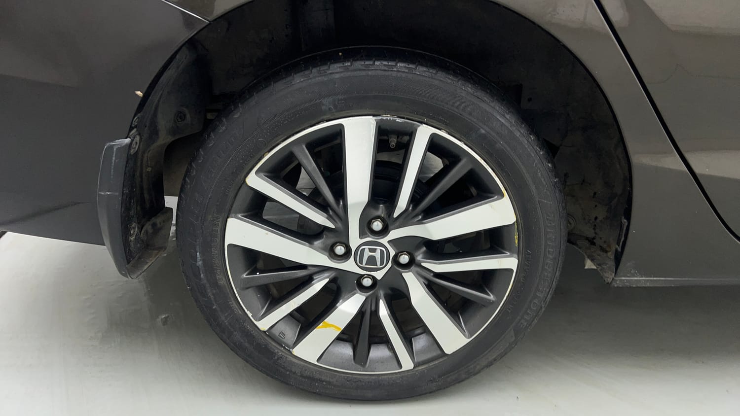 Used 2021 Honda City ZX CVT Petrol Petrol Automatic tyres RIGHT REAR TYRE RIM VIEW