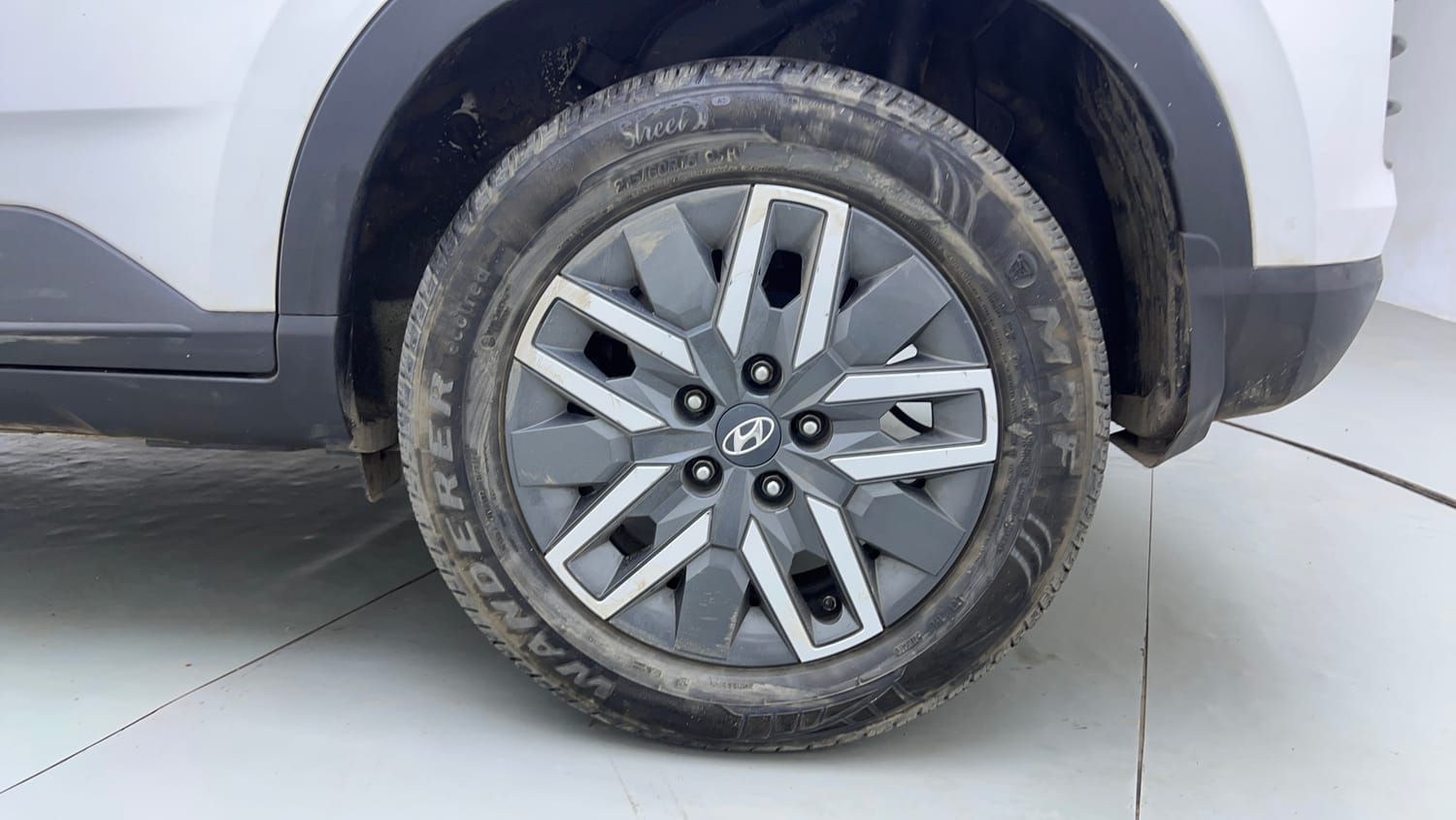 Used 2024 Hyundai Venue S (O) 1.0 Turbo DCT Petrol Automatic tyres LEFT REAR TYRE RIM VIEW
