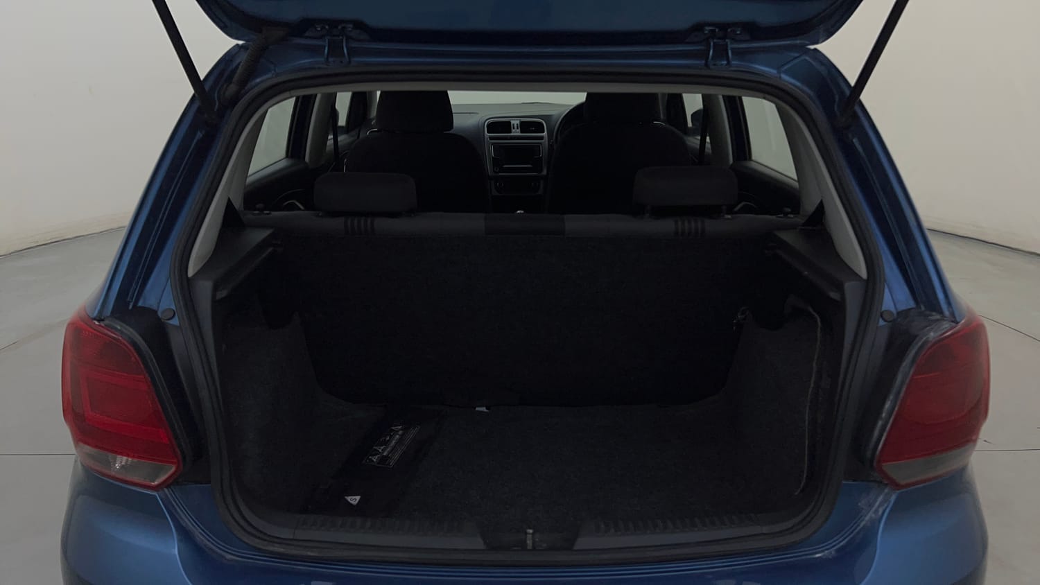 Used 2017 Volkswagen Polo Highline1.2L (P) Petrol Manual interior DICKY INSIDE VIEW
