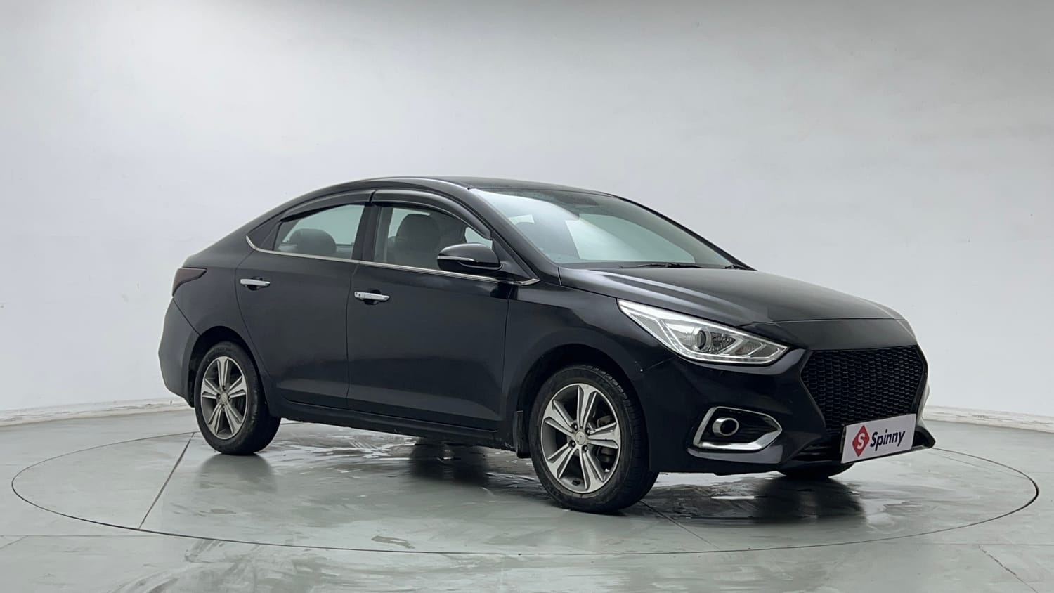 Used 2019 Hyundai Verna SX (O)1.6 VTVT Petrol Manual exterior RIGHT FRONT CORNER VIEW
