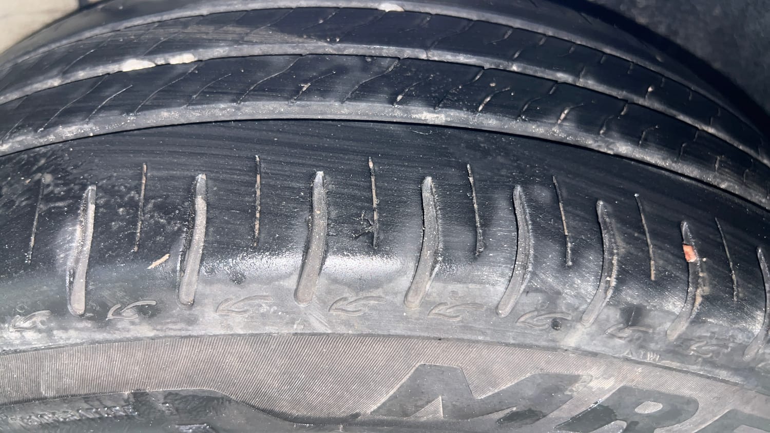 Used 2024 Tata Altroz XZA Plus (S) Petrol Automatic tyres LEFT REAR TYRE TREAD VIEW