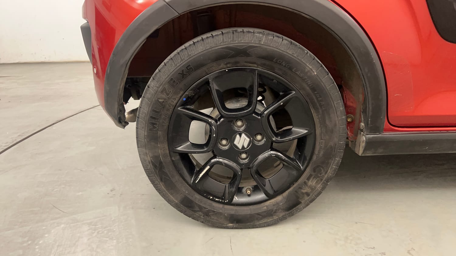 Used 2017 Maruti Suzuki Ignis Alpha MT Petrol Dual Tone Petrol Manual tyres RIGHT REAR TYRE RIM VIEW
