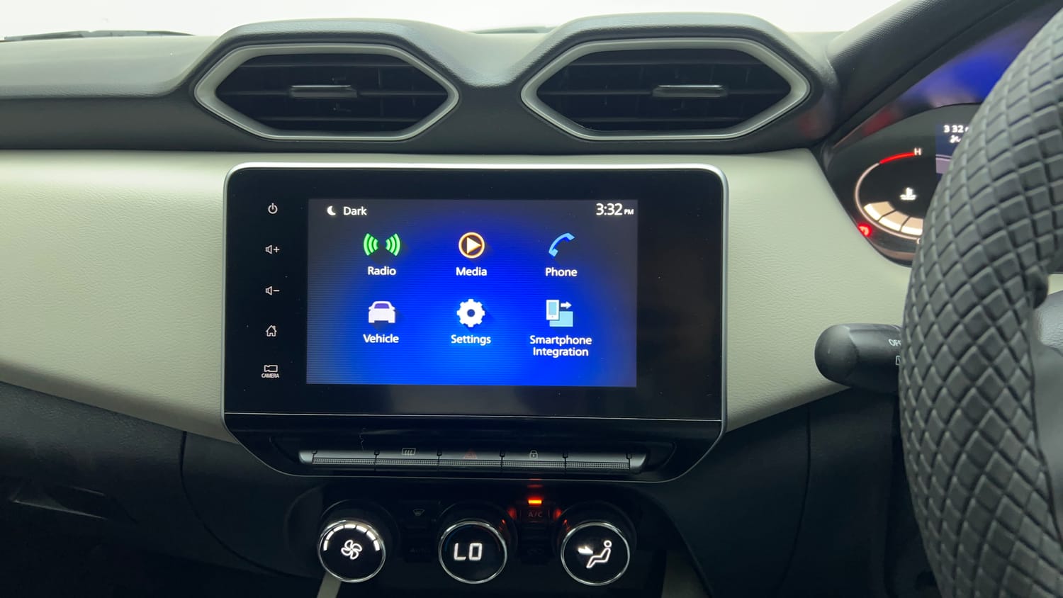 Used 2022 Nissan Magnite XV Turbo CVT Petrol Automatic top_features Integrated (in-dash) music system