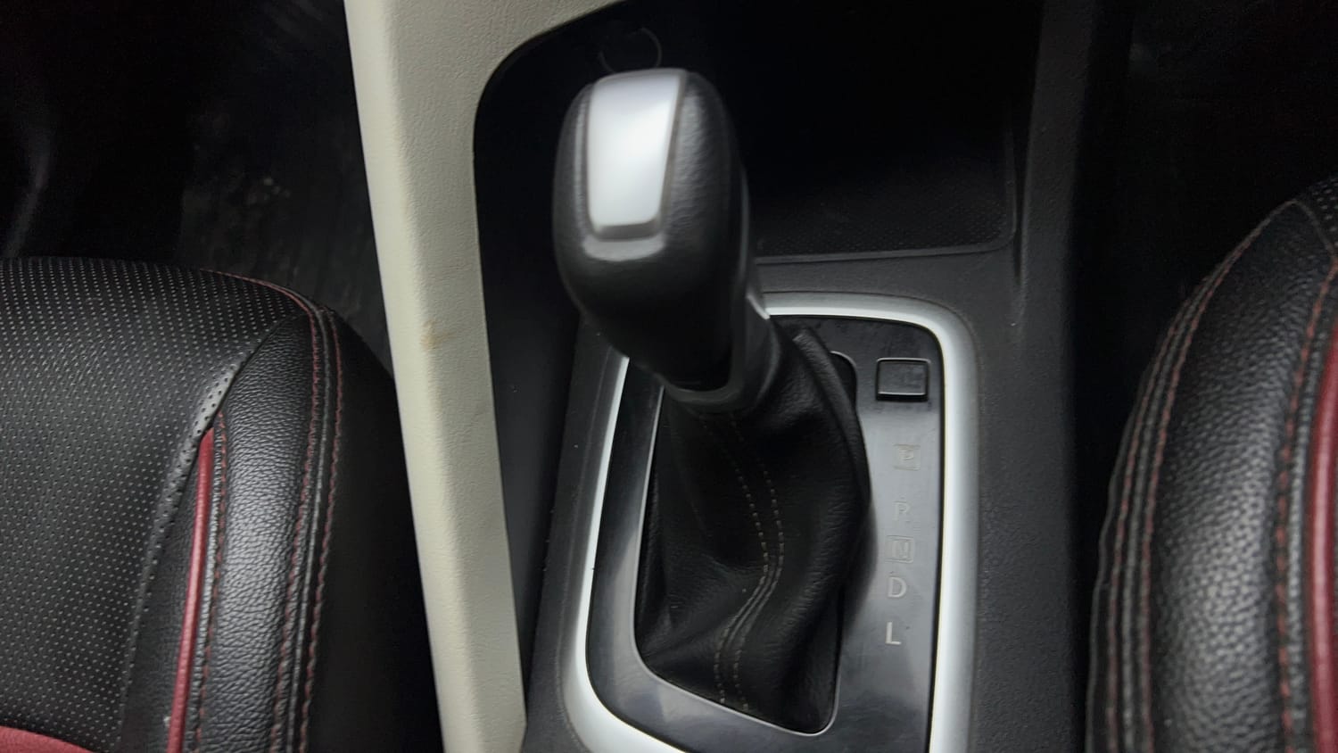 Used 2022 Nissan Magnite XV Turbo CVT Petrol Automatic interior GEAR  KNOB VIEW