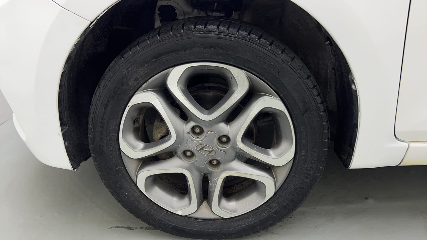 Used 2019 Hyundai Elite i20 Asta 1.2 (O) Petrol Manual tyres LEFT FRONT TYRE RIM VIEW