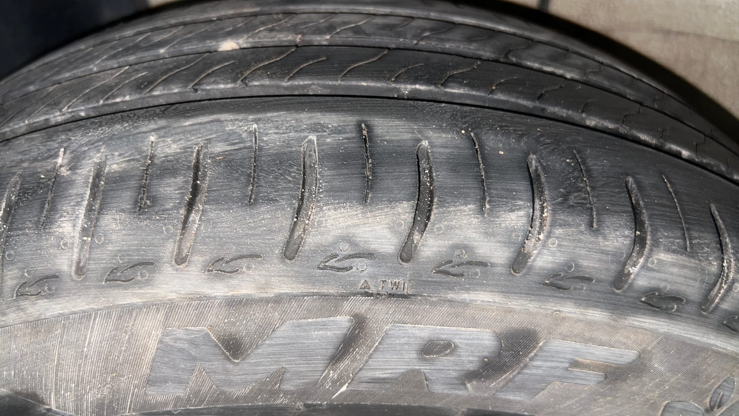 Used 2024 Tata Altroz XZA Plus (S) Petrol Automatic tyres RIGHT REAR TYRE TREAD VIEW