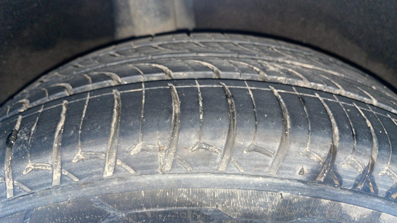 Used 2016 Maruti Suzuki Baleno Delta 1.2 Petrol Manual tyres RIGHT REAR TYRE TREAD VIEW
