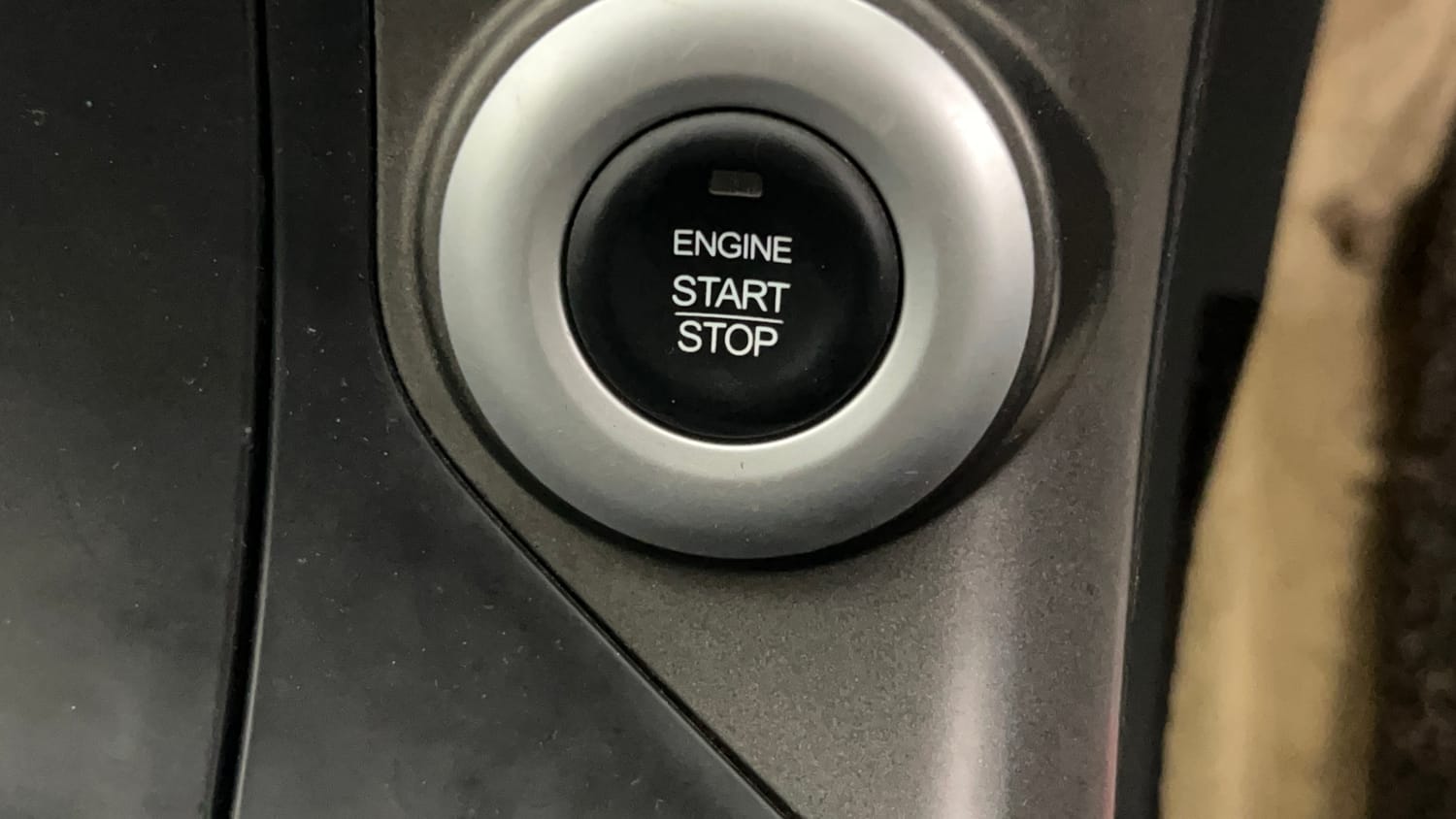 Used 2017 Mahindra XUV500 W10 AT Black Interiors Diesel Automatic top_features Keyless start
